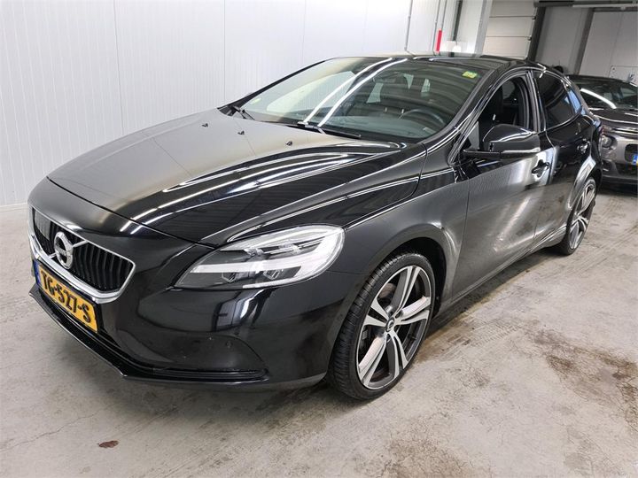 volvo v40 2018 yv1mv72v0k2556519