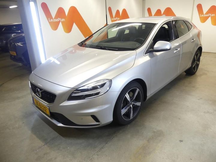 volvo v40 2019 yv1mv72v0k2583968