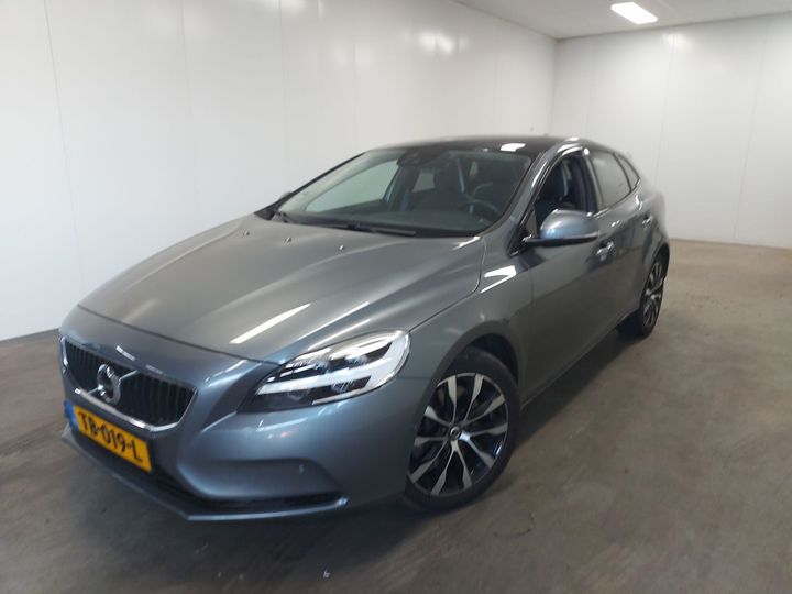 volvo v40 2018 yv1mv72v1k2551186