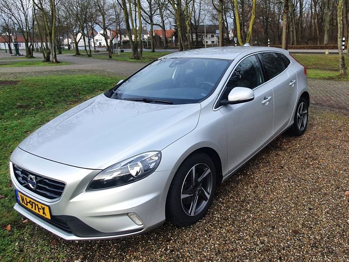 volvo v40 2015 yv1mv7431g2293596