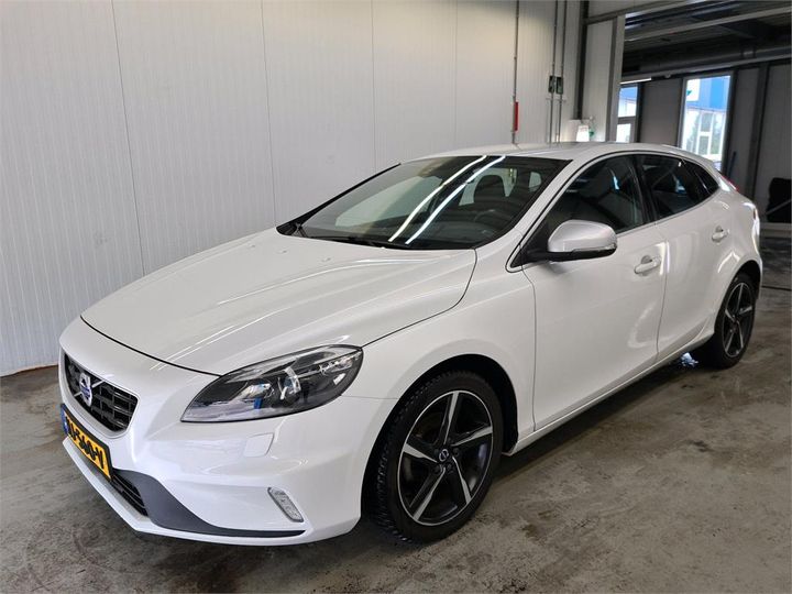 volvo v40 2015 yv1mv7431g2310126