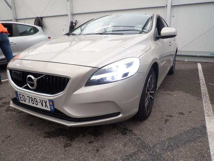 volvo v40 2017 yv1mv7480j2464434