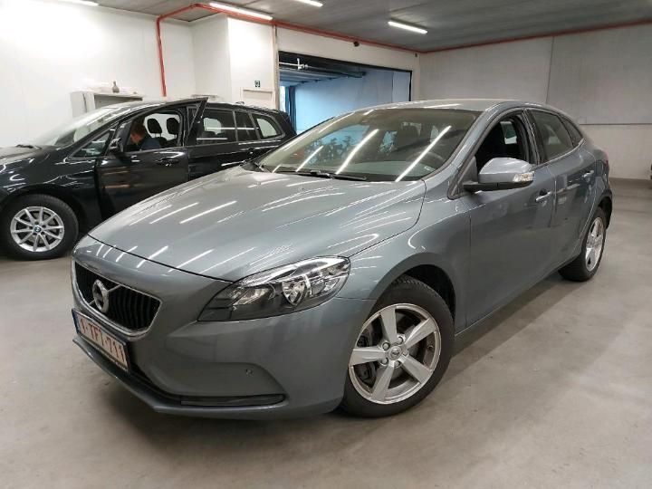 volvo v40 2017 yv1mv7480j2473880