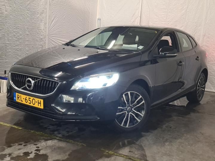 volvo v40 2018 yv1mv7480j2490593