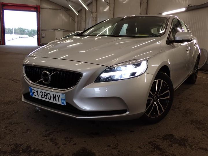 volvo v40 2018 yv1mv7480j2515510