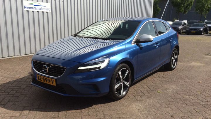 volvo v40 2017 yv1mv7481h2412067