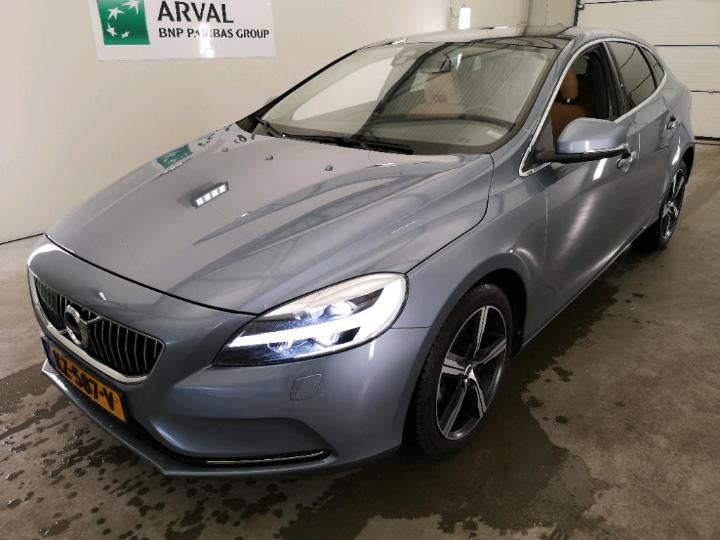 volvo v40 2017 yv1mv7481h2413378