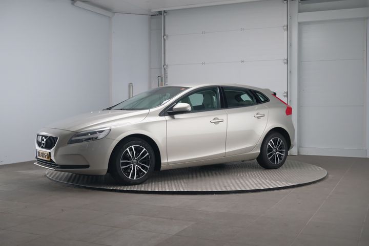 volvo v40 2017 yv1mv7481h2423405