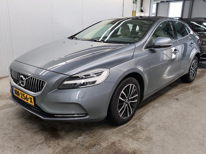 volvo v40 2017 yv1mv7481h2426980