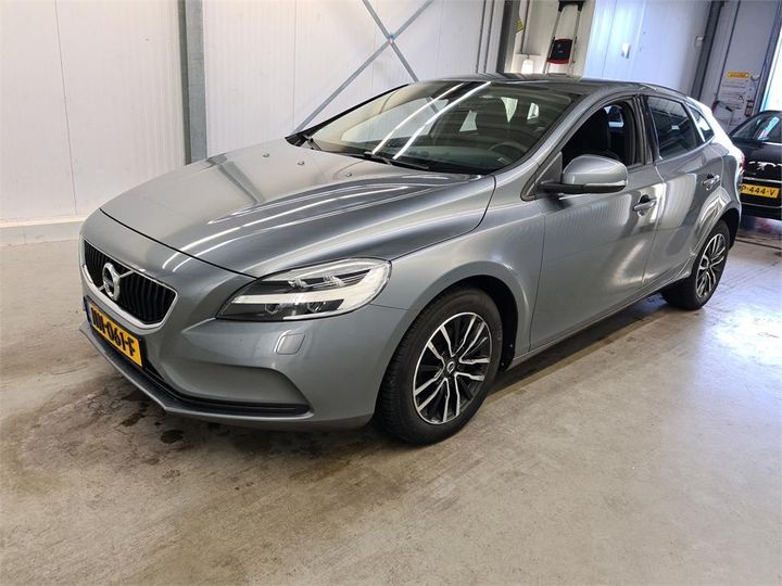 volvo v40 2017 yv1mv7481h2427989