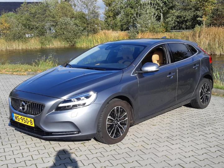 volvo v40 2017 yv1mv7481h2429660