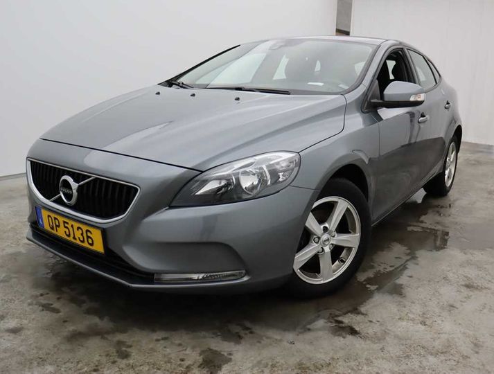 volvo v40 &#3916 2017 yv1mv7481h2440688