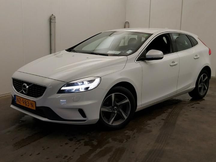 volvo v40 2017 yv1mv7481j2446009