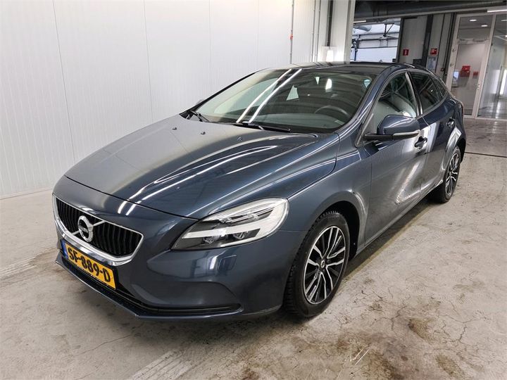 volvo v40 2018 yv1mv7481j2449105