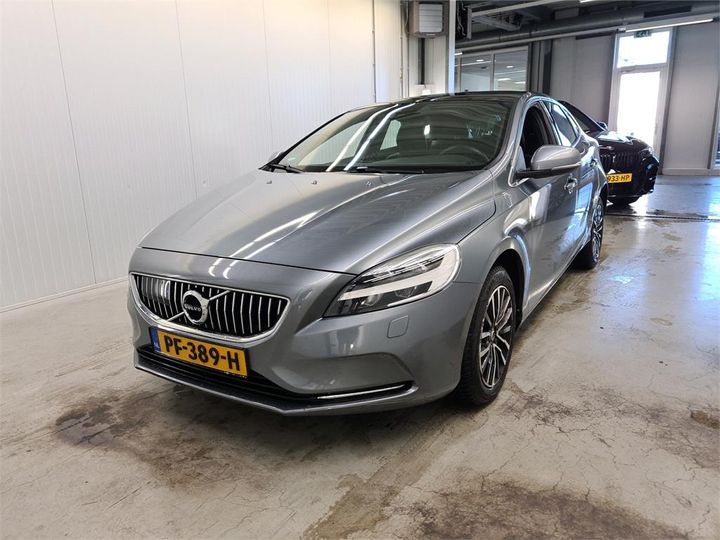 volvo v40 2017 yv1mv7481j2449573