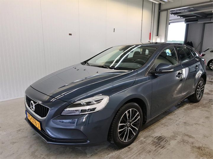 volvo v40 2017 yv1mv7481j2450911