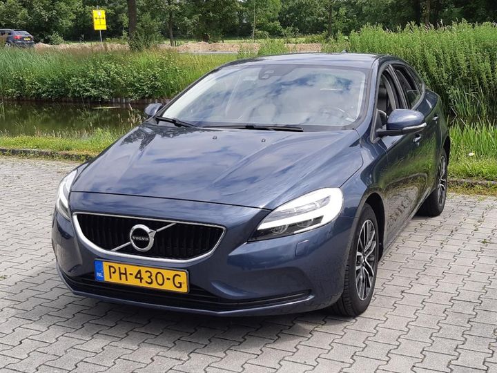 volvo v40 2017 yv1mv7481j2454081