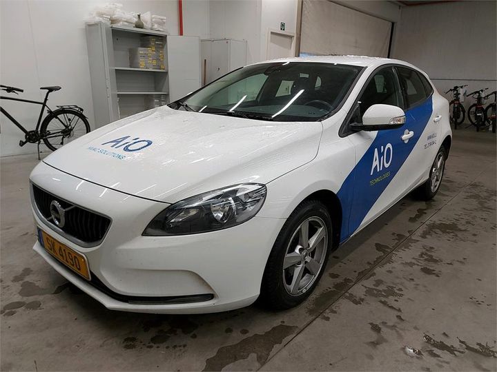 volvo v40 2018 yv1mv7481j2483268