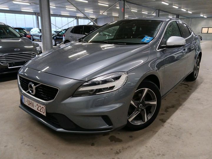 volvo v40 2018 yv1mv7481j2490738