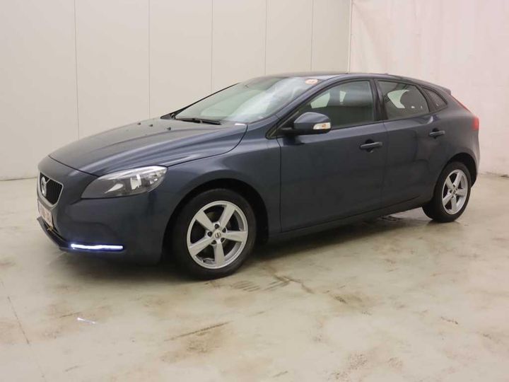 volvo v40 2018 yv1mv7481j2492200