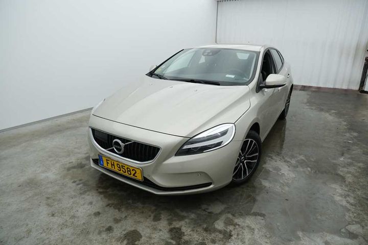 volvo v40 &#3916 2018 yv1mv7481j2492541