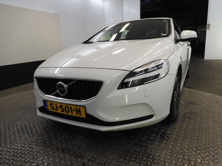 volvo v40 2018 yv1mv7481j2510133