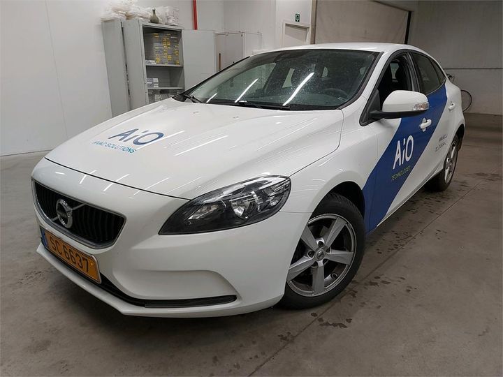 volvo v40 2018 yv1mv7481j2511829