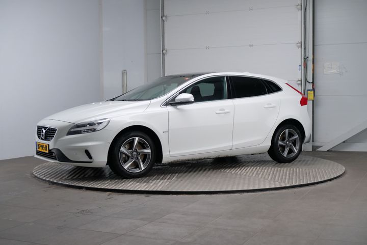 volvo v40 2017 yv1mv7980j2479461