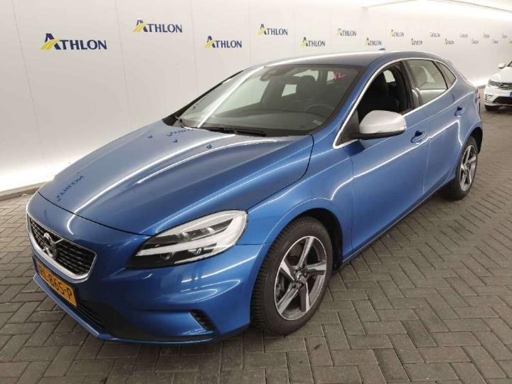 volvo v40 2018 yv1mv7980j2486734