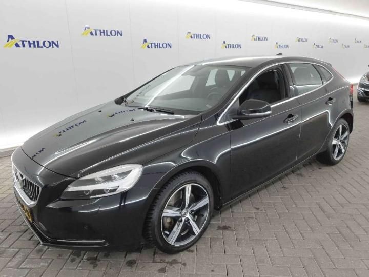 volvo v40 2017 yv1mv7981j2446595