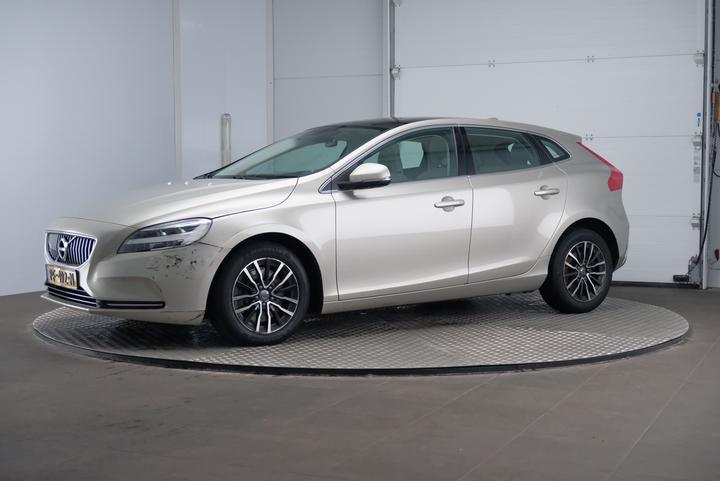 volvo v40 2017 yv1mv7981j2451021