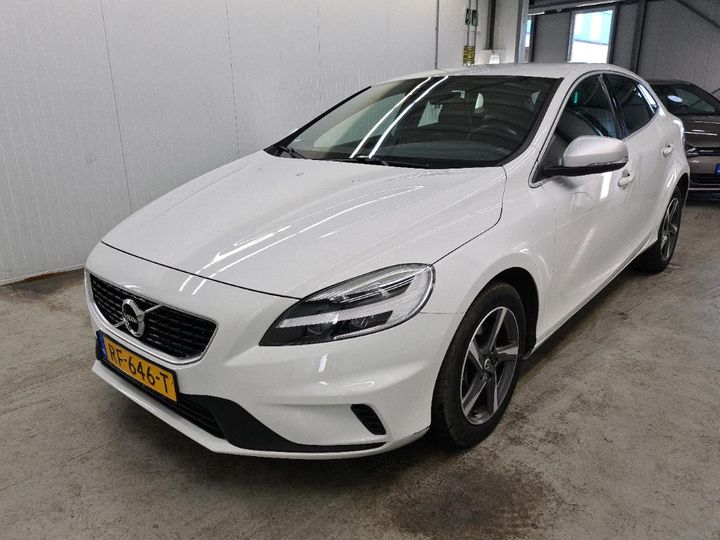 volvo v40 2017 yv1mv7981j2477788