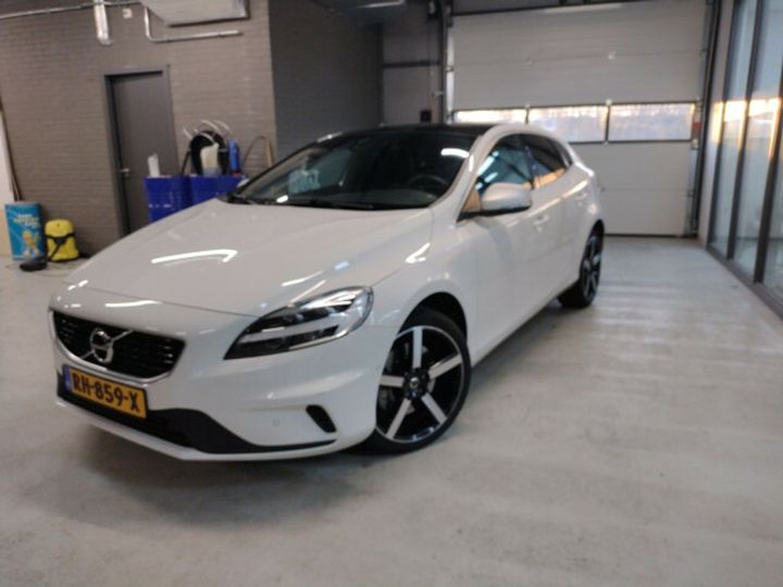 volvo v40 2017 yv1mv7981j2481609