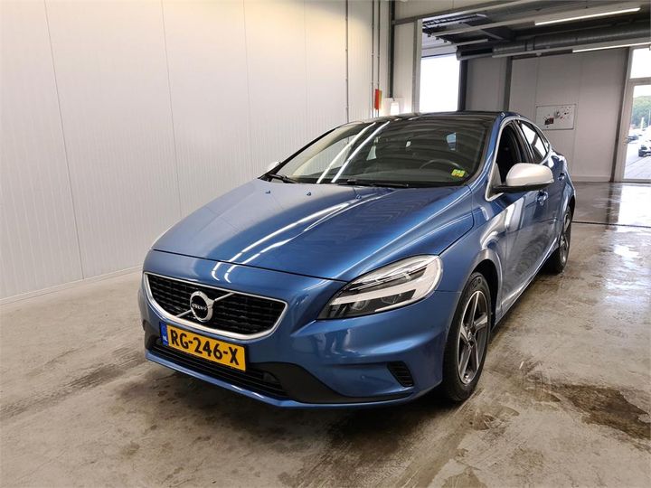 volvo v40 2017 yv1mv7981j2483233