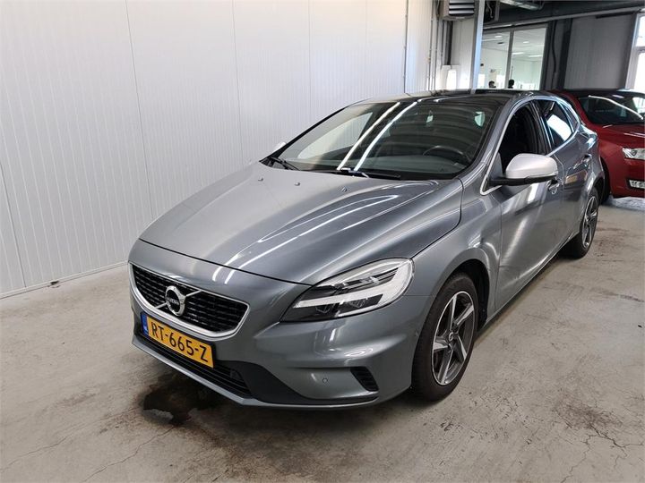 volvo v40 2018 yv1mv7981j2495278