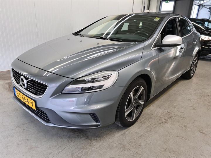 volvo v40 2018 yv1mv7981j2513403