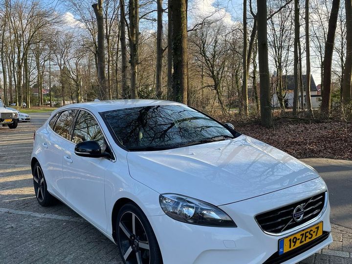 volvo v40 2012 yv1mv8481d2014494