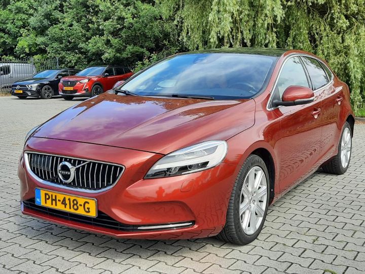 volvo v40 2017 yv1mva88dj2453380