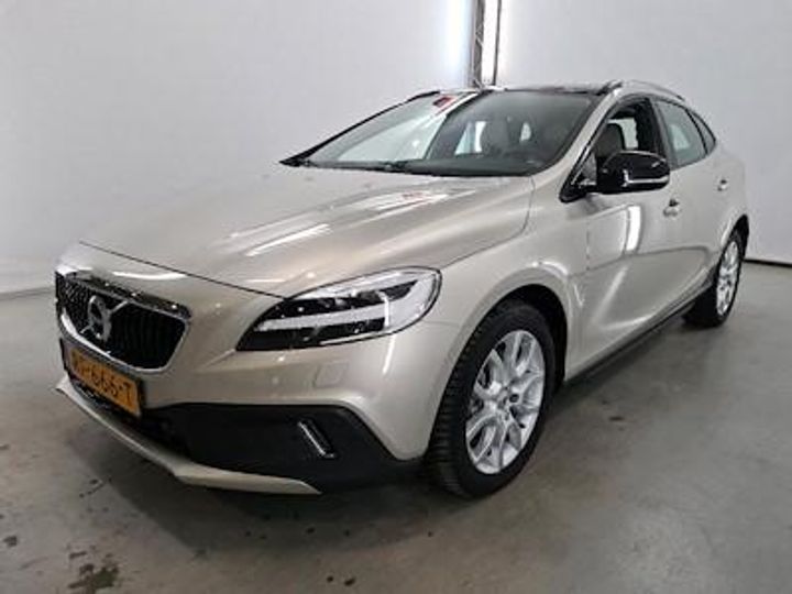 volvo v40 cross country 2017 yv1mz29l0j2147247