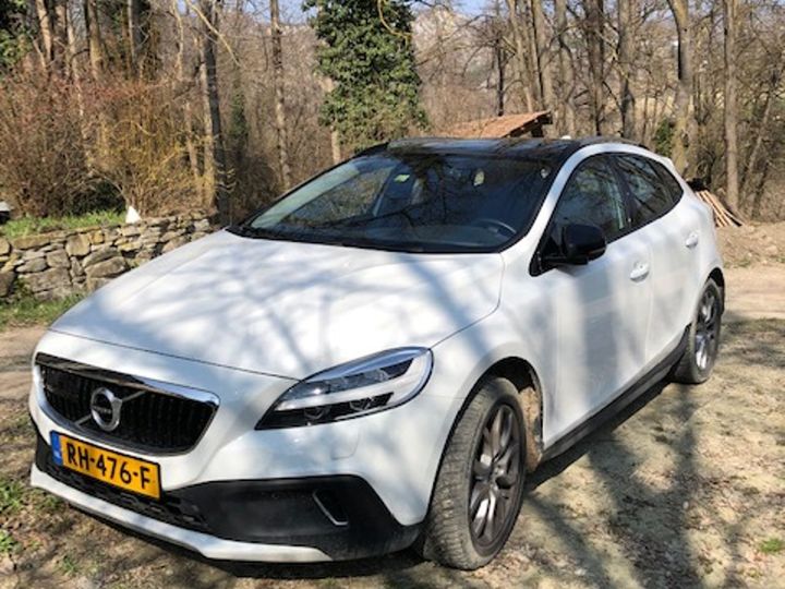 volvo v40 cross country 2017 yv1mz29l0j2149771