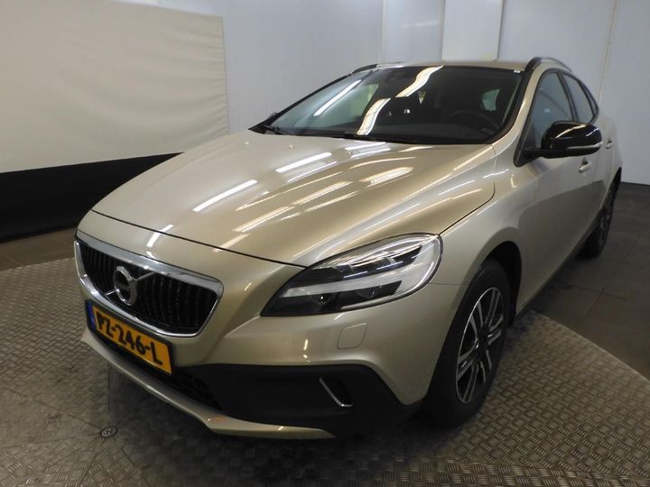 volvo v40 cross country 2017 yv1mz37l1j2145343