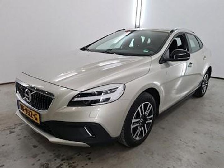 volvo v40 cross country 2017 yv1mz37l1j2147792