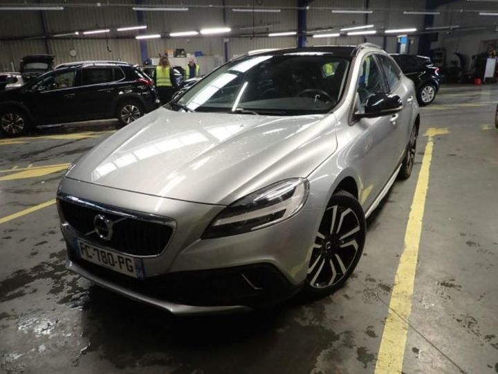 volvo v40 cross country 2018 yv1mz70t1k2179064