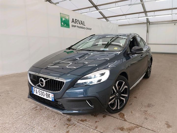 volvo v40 cross country 2018 yv1mz72t0k2173818