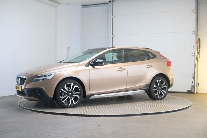 volvo v40 cross country 2017 yv1mz74l0h2129914