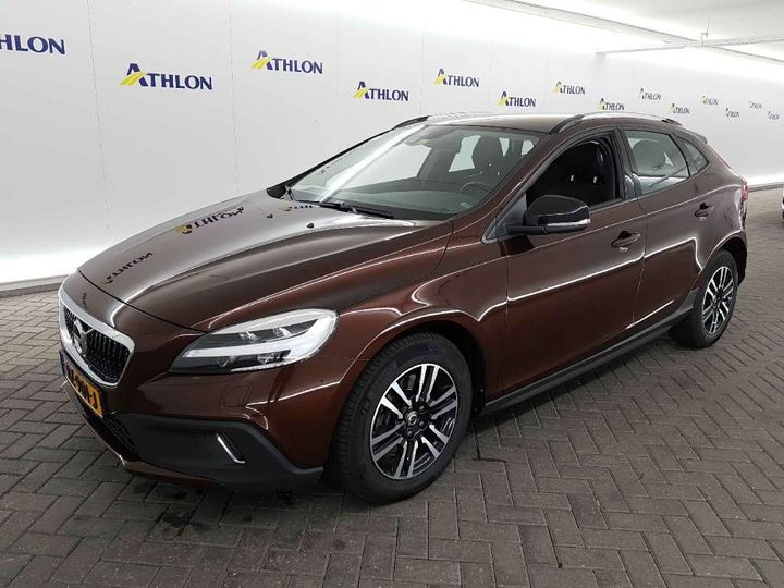 volvo v40 cross country 2018 yv1mz74l0j2146951