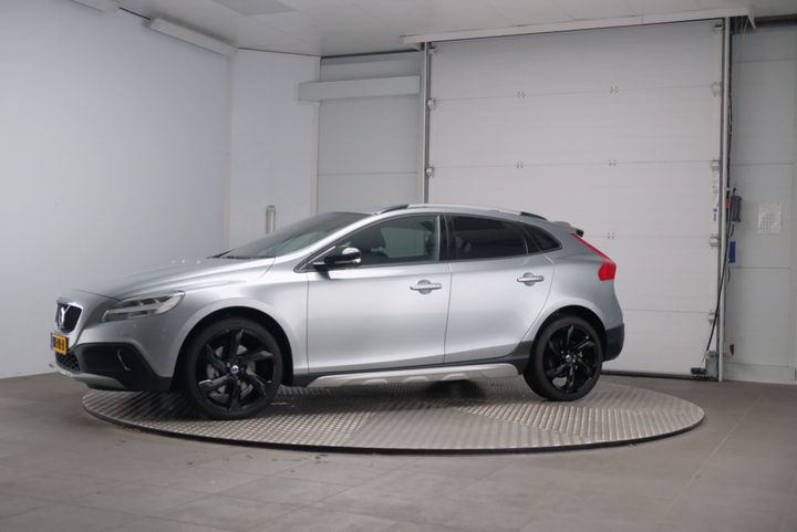 volvo v40 cross country 2016 yv1mz74l1h2120060