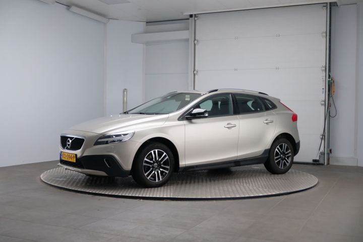 volvo v40 cross country 2016 yv1mz74l1h2127201