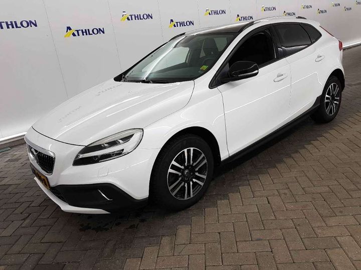 volvo v40 cross country 2017 yv1mz74l1j2139971