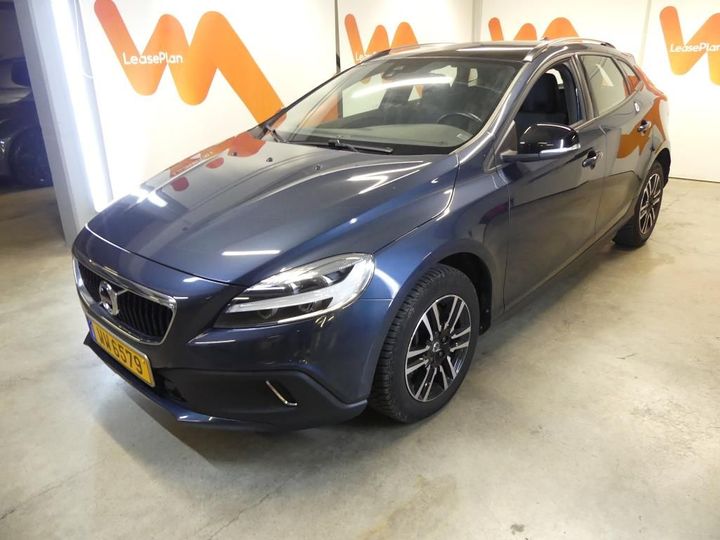 volvo v40 cross count 2017 yv1mz79l1h2131014